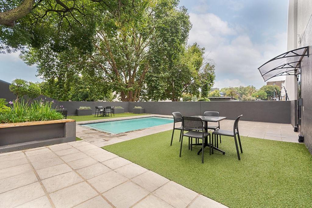 Urban Oasis Apartments At The Bolton Johannesburg Exteriör bild